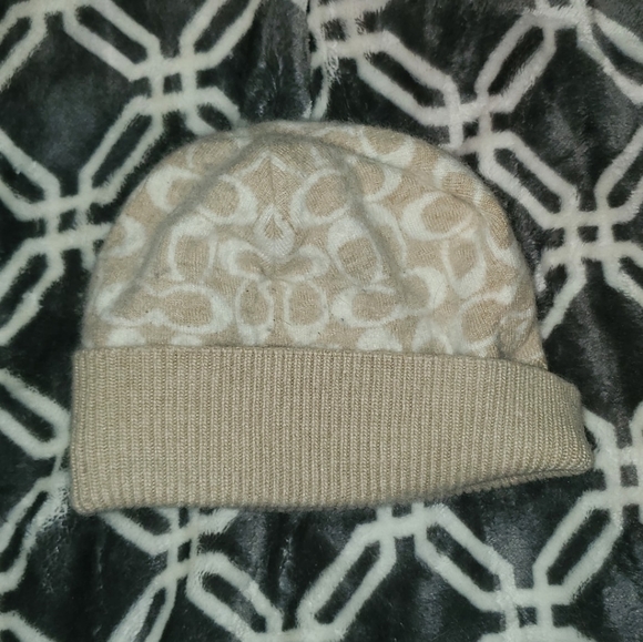 Coach Beanie - Picture 1 of 3